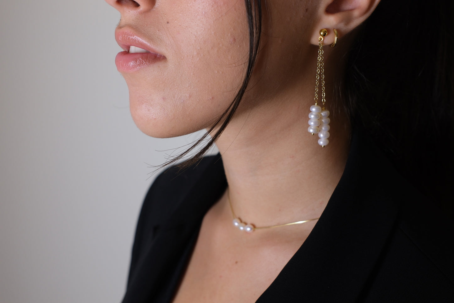 Long drop pearl earring