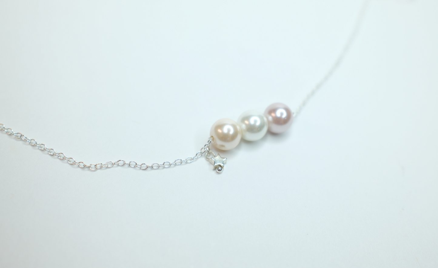 Tricolor pearl necklace