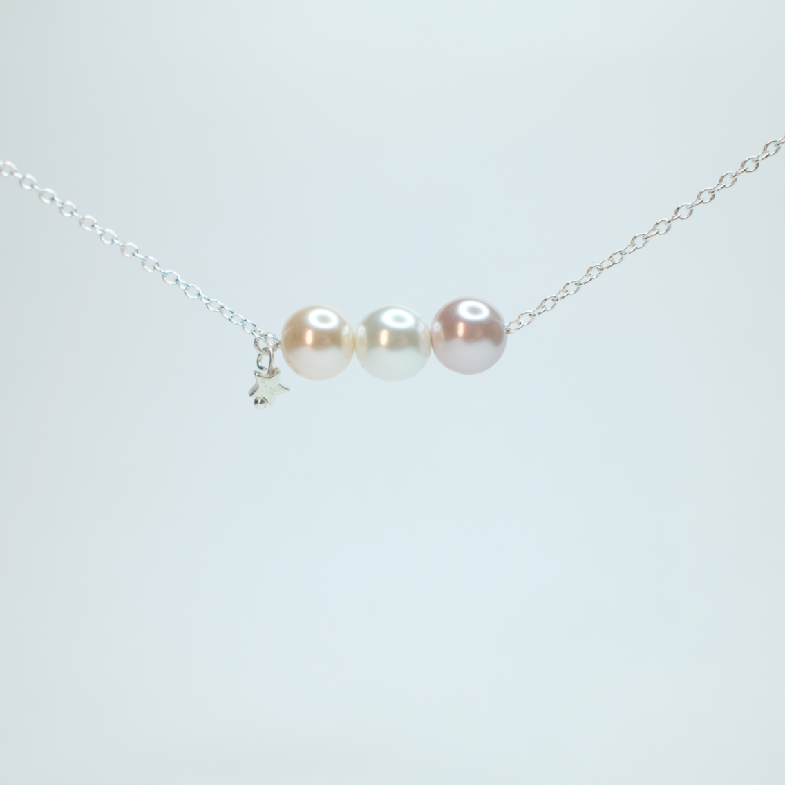 Tricolor pearl necklace