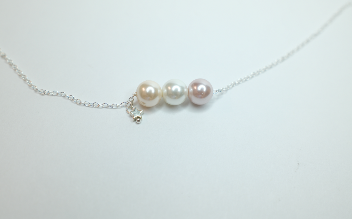 Tricolor pearl necklace