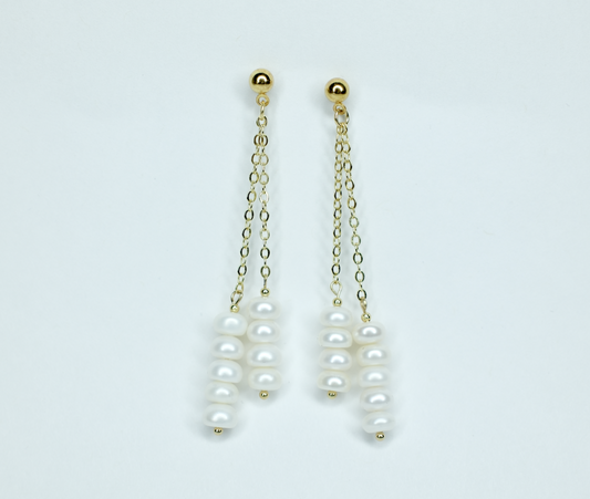 Long drop pearl earring