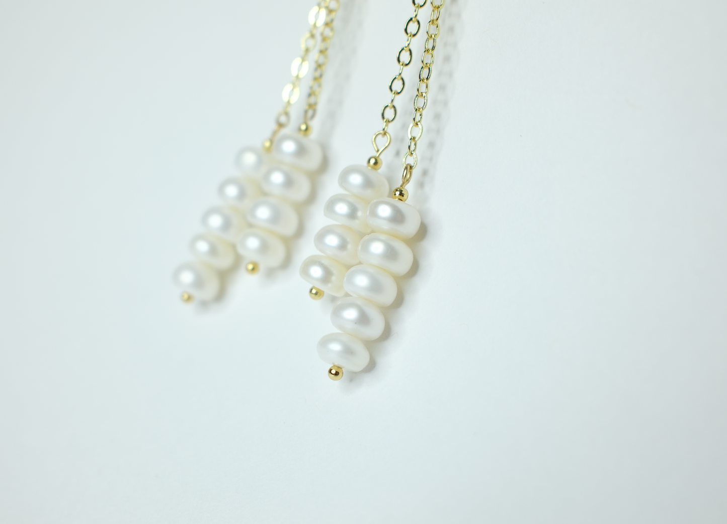 Long drop pearl earring